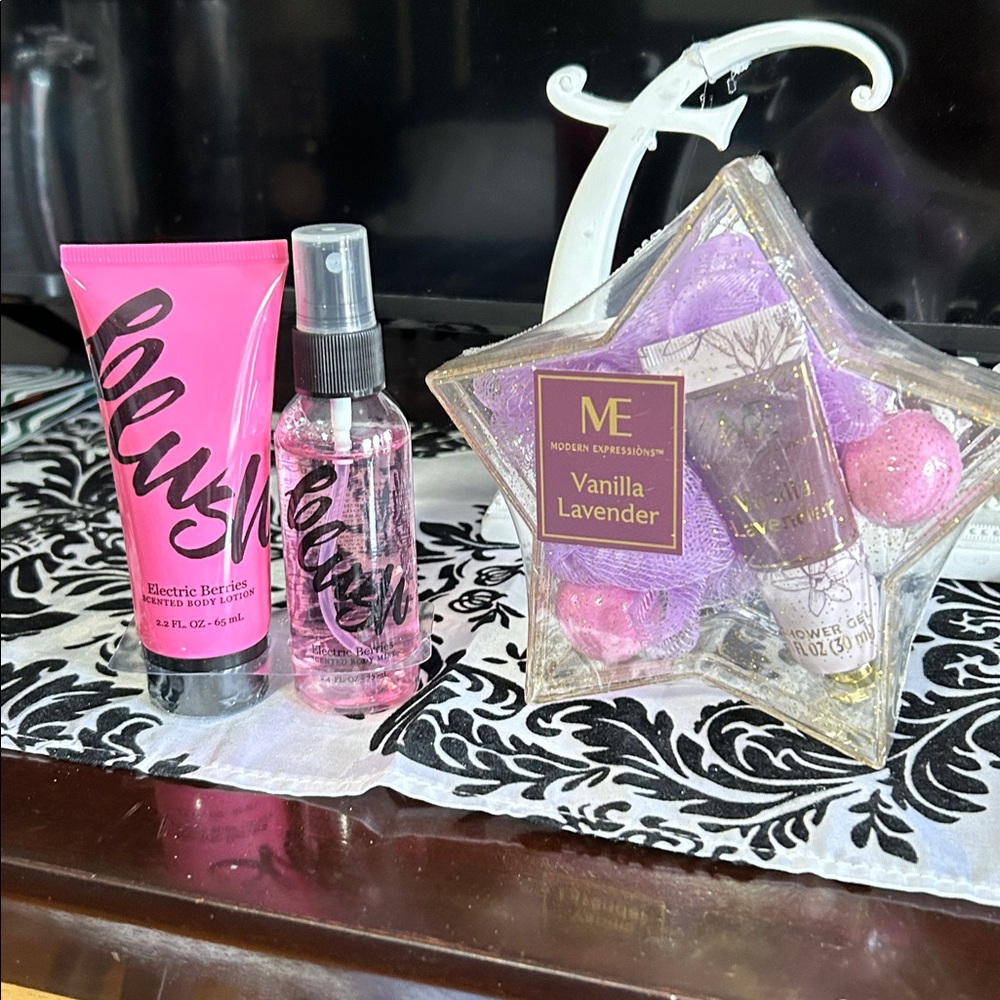 Expressions Vanilla-Lavender Star Gift Set or blush cream and spray set   New
